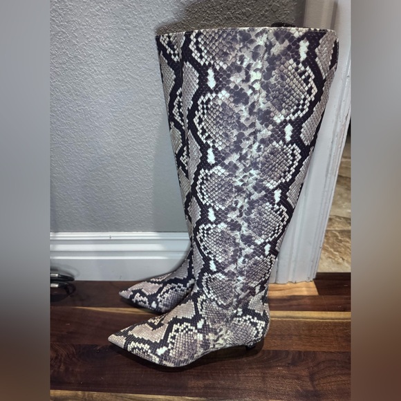 Elegant Snakeskin Heeled Boots Gianni Bini 9 NWOT - Picture 6 of 11